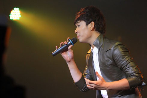 'Chiếc vòng cầu hôn' của Đàm Vĩnh Hưng gây sốt - ảnh 2