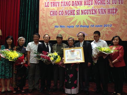 Chính thức truy tặng danh hiệu NSƯT cho “ông trưởng thôn” - ảnh 1