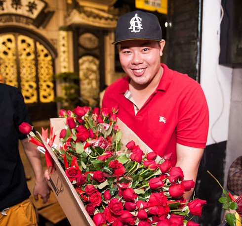 Giới trẻ Sài Gòn hào hứng nhận... bao cao su miễn phí - ảnh 11