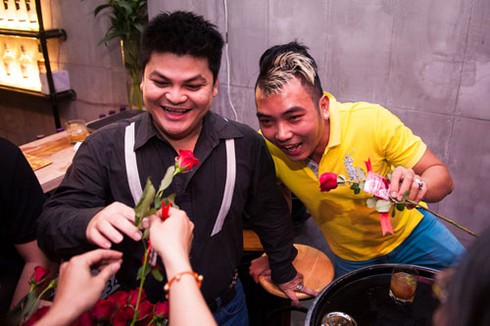 Giới trẻ Sài Gòn hào hứng nhận... bao cao su miễn phí - ảnh 3