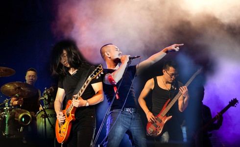 Bão rock sắp đổ bộ 7 tỉnh thành - ảnh 1