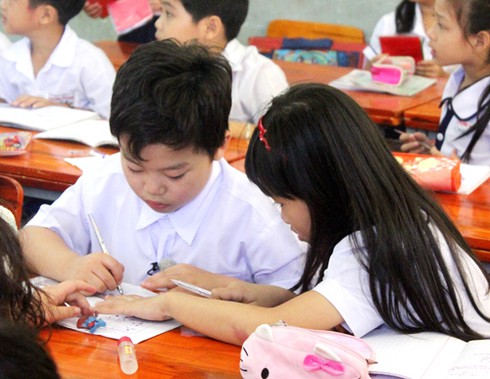 Theo chân sao nhí Gangnam Style học trường làng - ảnh 3