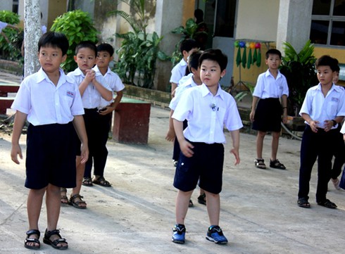 Theo chân sao nhí Gangnam Style học trường làng - ảnh 4
