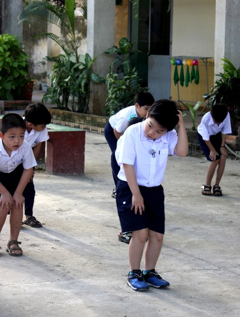 Theo chân sao nhí Gangnam Style học trường làng - ảnh 5