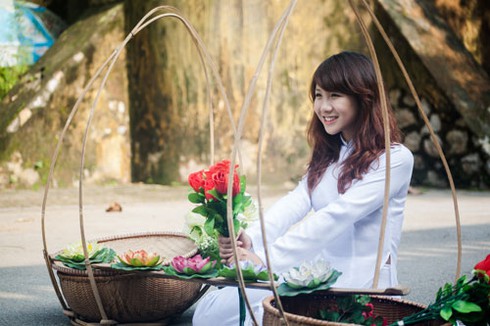 Vẻ đẹp trong sáng của nữ sinh Việt trong tà áo dài - ảnh 10