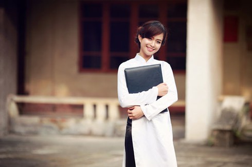 Vẻ đẹp trong sáng của nữ sinh Việt trong tà áo dài - ảnh 11
