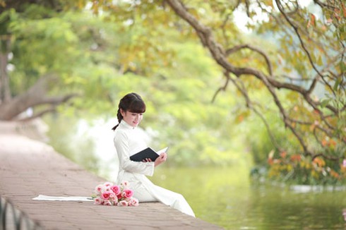 Vẻ đẹp trong sáng của nữ sinh Việt trong tà áo dài - ảnh 3