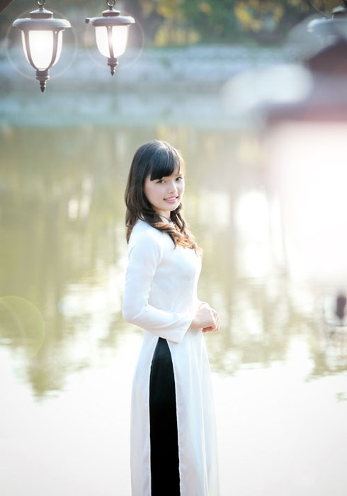 Vẻ đẹp trong sáng của nữ sinh Việt trong tà áo dài - ảnh 7