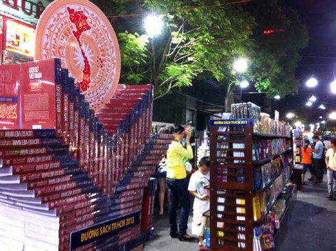 Nhiều điểm nhấn trong Lễ hội đường sách 2014 - ảnh 2