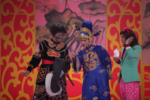 Zoom cận cảnh vẻ đỏm dáng của cô Đẩu Công Lý - ảnh 3