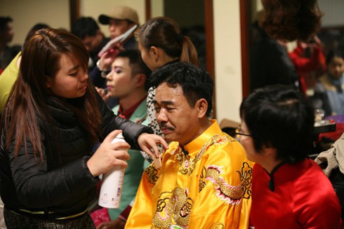 Zoom cận cảnh vẻ đỏm dáng của cô Đẩu Công Lý - ảnh 6