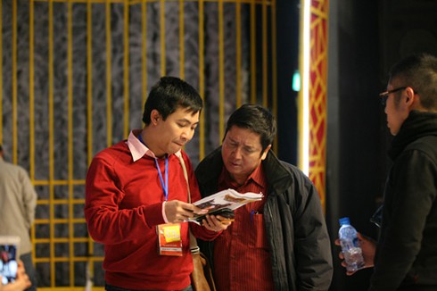 Zoom cận cảnh vẻ đỏm dáng của cô Đẩu Công Lý - ảnh 8