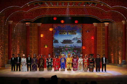 Zoom cận cảnh vẻ đỏm dáng của cô Đẩu Công Lý - ảnh 9