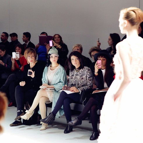 Sức hút kỳ lạ của Lý Nhã Kỳ ở kinh đô thời trang - ảnh 2