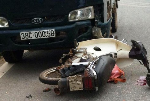 Xe tải va chạm xe máy, 1 người tử vong tại chỗ - ảnh 1
