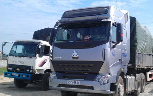 Hà Tĩnh: Chặn đứng đoàn xe quá tải