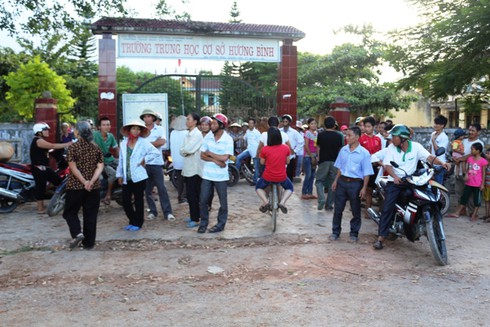 Phản đối sáp nhập trường: Đã khai giảng vẫn... thất học - ảnh 2
