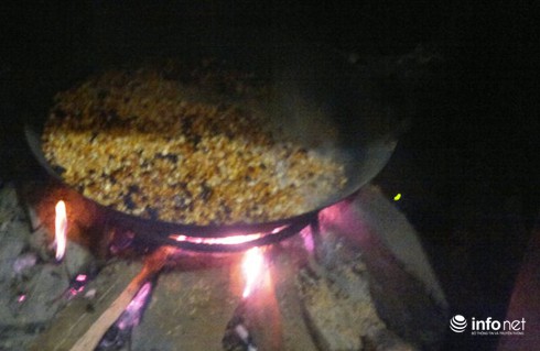 Hô biến bột ngô, mật ong thành thuốc chữa bệnh thần kinh - ảnh 2