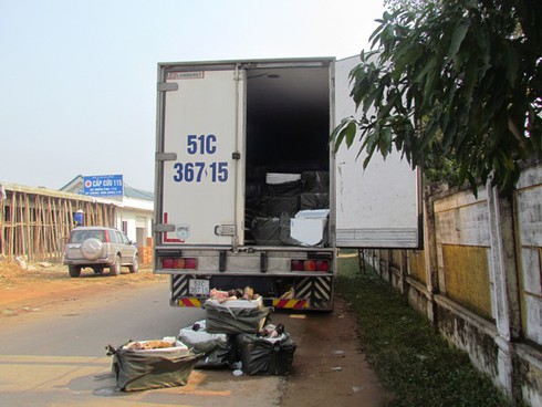 Bắt giữ 1,4 tấn chân trâu bốc mùi hôi thối - ảnh 2