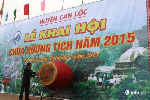 Quá tải cáp treo trong lễ khai hội chùa Hương Tích - ảnh 1