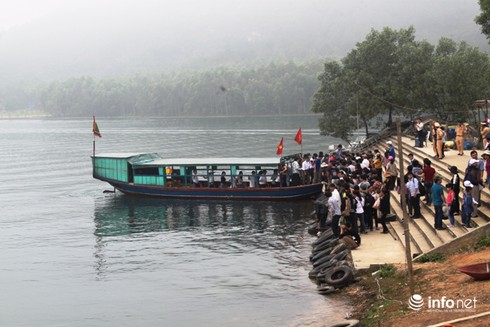 Quá tải cáp treo trong lễ khai hội chùa Hương Tích - ảnh 4