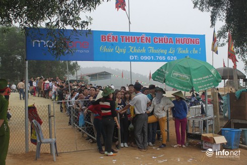 Quá tải cáp treo trong lễ khai hội chùa Hương Tích - ảnh 5