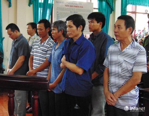 Hàng trăm người tới phiên tòa xử 9 bị cáo gây rối trật tự công cộng - ảnh 2