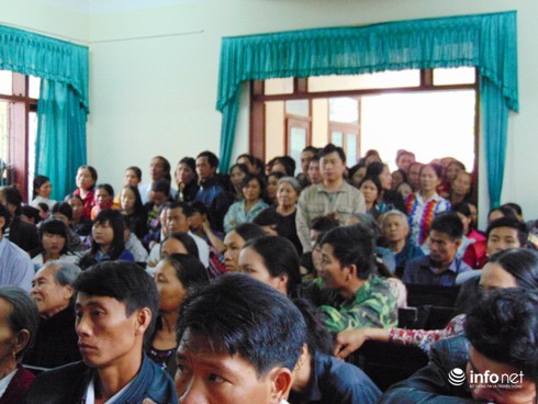 Hàng trăm người tới phiên tòa xử 9 bị cáo gây rối trật tự công cộng - ảnh 6