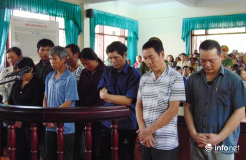 Hàng trăm người tới phiên tòa xử 9 bị cáo gây rối trật tự công cộng - ảnh 1