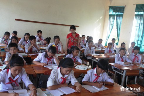 Hà Tĩnh: Đột ngột cắt hợp đồng 200 giáo viên không qua xét tuyển - ảnh 1