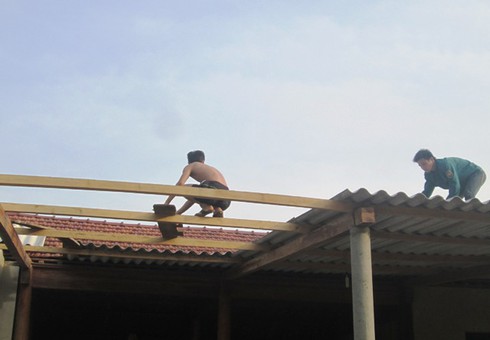 Hà Tĩnh: Lốc xoáy làm tốc mái gần 300 ngôi nhà - ảnh 1
