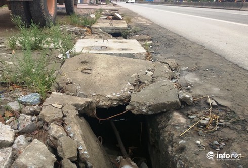 Hàng loạt nắp cống rãnh trên quốc lộ 1A bị vỡ nát - ảnh 3