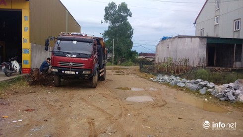 Hàng loạt nắp cống rãnh trên quốc lộ 1A bị vỡ nát - ảnh 5