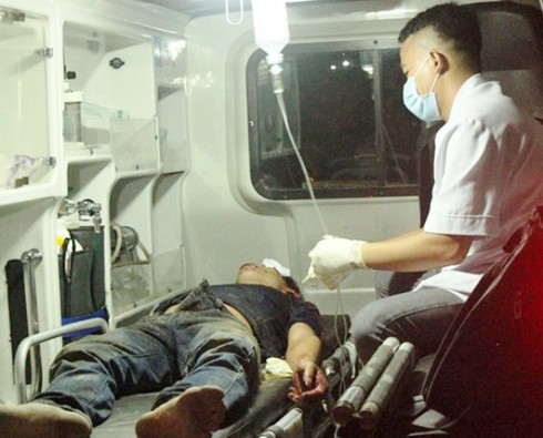 Nghệ An: Người dân vây đánh trọng thương 4 nam thanh niên nghi ăn trộm - ảnh 1