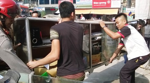Nghệ An: Cháy lớn tại xưởng sửa xe máy - ảnh 3