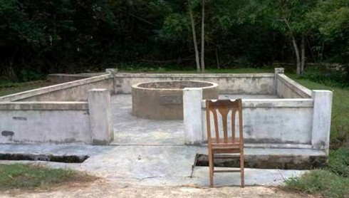 Triệu tập mẹ ruột bé gái 2,5 tháng tuổi bị ném xuống giếng - ảnh 1