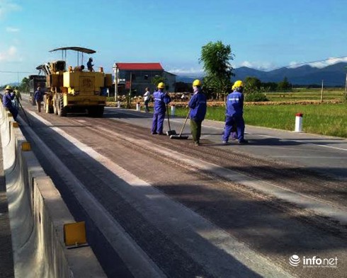 Đường quốc lộ 1A hằn lún, phí đường bộ vẫn tăng - ảnh 3