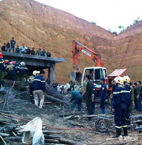 Cận cảnh vụ sập giàn giáo cây xăng đang thi công ở Hà Tĩnh - ảnh 4