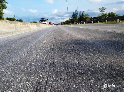 Dân kéo ra quốc lộ 1A phản đối công an bắt người: Đã thông xe trở lại - ảnh 1