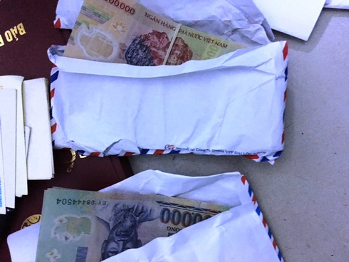 Bắt hai người xưng phóng viên ''vòi'' tiền doanh nghiệp - ảnh 1