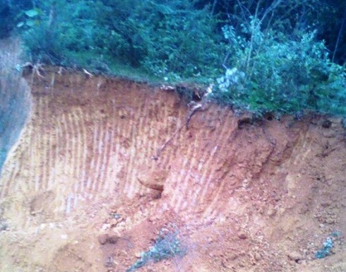 Phát hiện bom tại nhà dân, chính quyền cử 8 người canh - ảnh 1