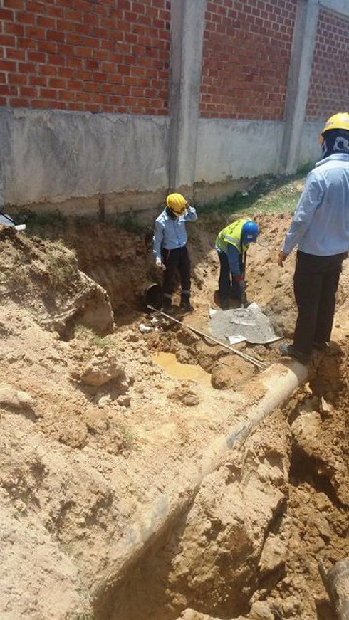 Cắt bỏ 1 đường ống xả thải ngầm trái phép của Formosa - ảnh 1