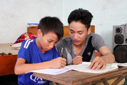 Chàng trai mồ côi đạt điểm cao cả hai khối thi A, B - ảnh 1