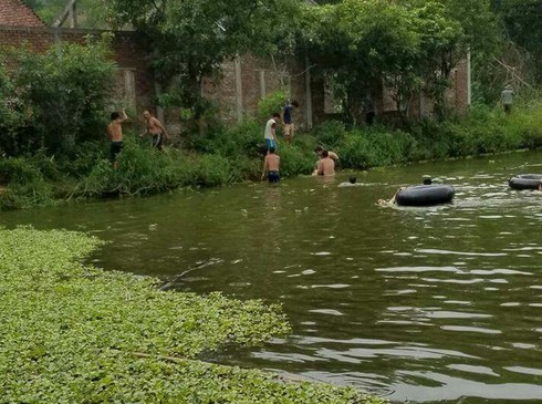 Hà Tĩnh: Hai bố con tử vong khi tập bơi - ảnh 1