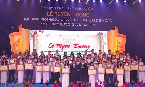 Nghệ An: Dành hơn 1 tỷ đồng tuyên dương học sinh giỏi - ảnh 1