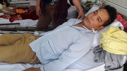 Chém nhau trọng thương sau va chạm xe máy - ảnh 1