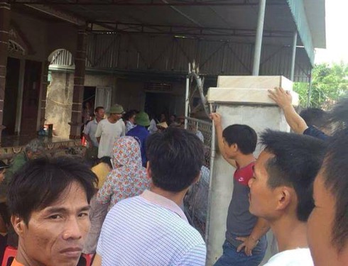 Em chồng truy sát chị dâu trong nhà vệ sinh - ảnh 1