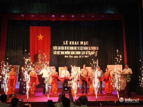 Hà Tĩnh: Trưng bày nhiều tài liệu quý về Hoàng Sa, Trường Sa của Việt Nam - ảnh 2