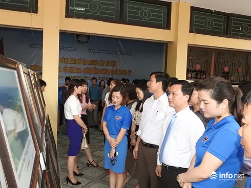 Hà Tĩnh: Trưng bày nhiều tài liệu quý về Hoàng Sa, Trường Sa của Việt Nam - ảnh 1