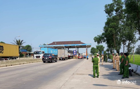 Người dân TP Hà Tĩnh và TX Kỳ Anh tập trung tại cầu Rác để phản đối BOT - ảnh 8